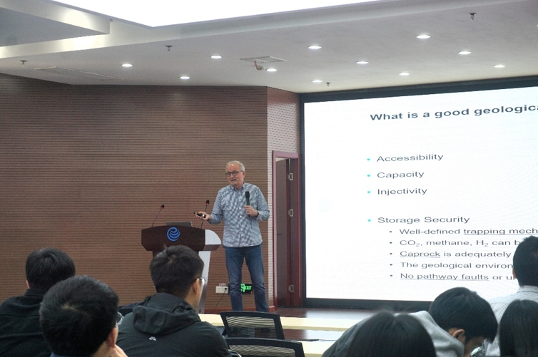 Rainer Helmig院士主講中國科學(xué)院大學(xué)“小洪山講壇”